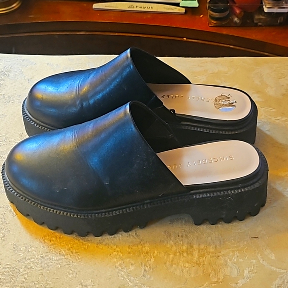 Sincerely Jules 90s style faux leather mules